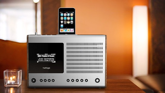 Revo Heritage Renaissance Radio iPhone/iPod Dock 544px