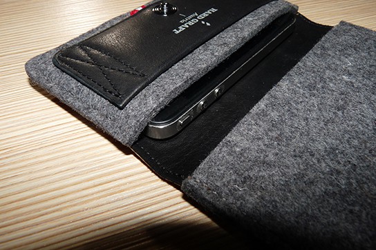 Hard Graft iPhone Wallet with iPhone 4 544px