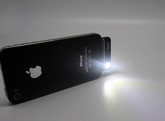 iFlash External Flash on iPhone 4 img3 544px