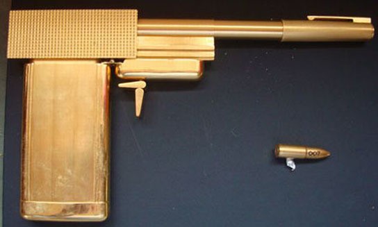 replica James Bond Golden Gun goes under hammer