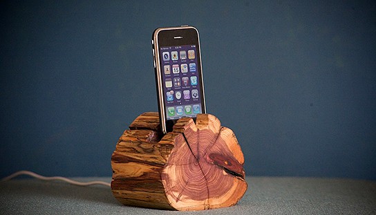 WoodTec Cedar iPhone Dock main 544px