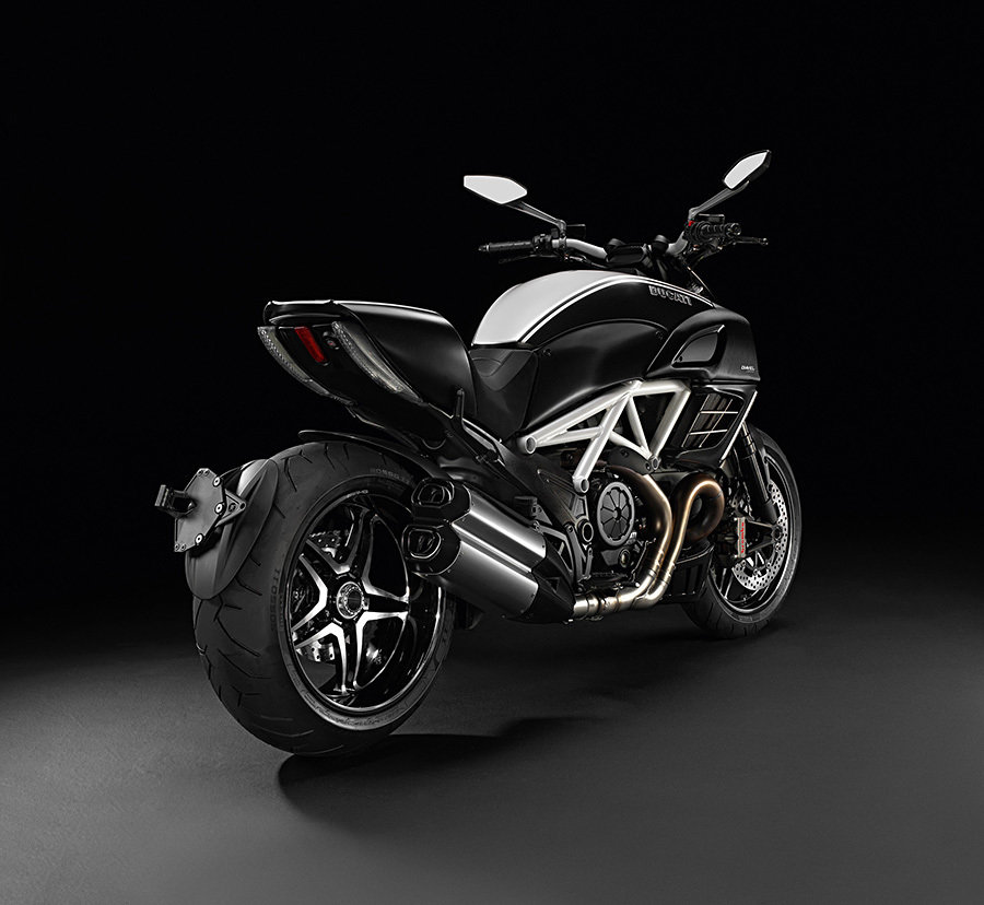 Ducati Diavel AMG Special Edition 900x828px