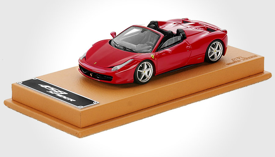 Model Ferrari 458 Spider in 1:43 scale 900x515px