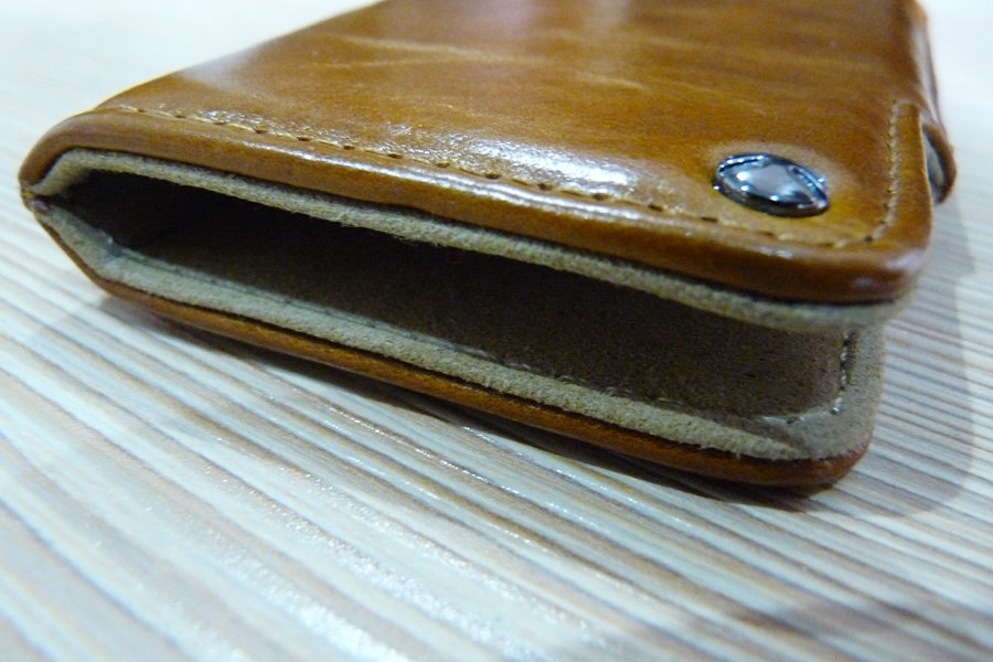 review: SwitchEasy Duo Leather Case for iPhone 4S/4 900x600px