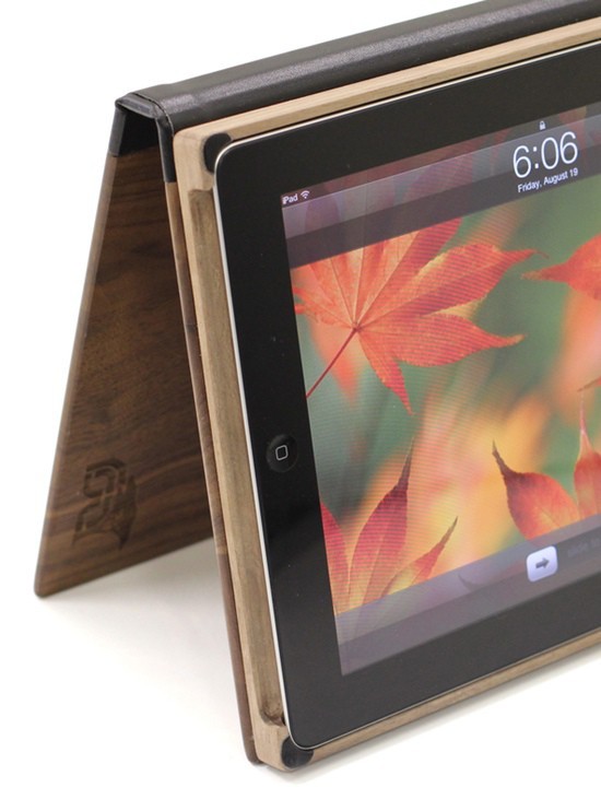 Wood iPad 2 Case - Walnut 550x772px
