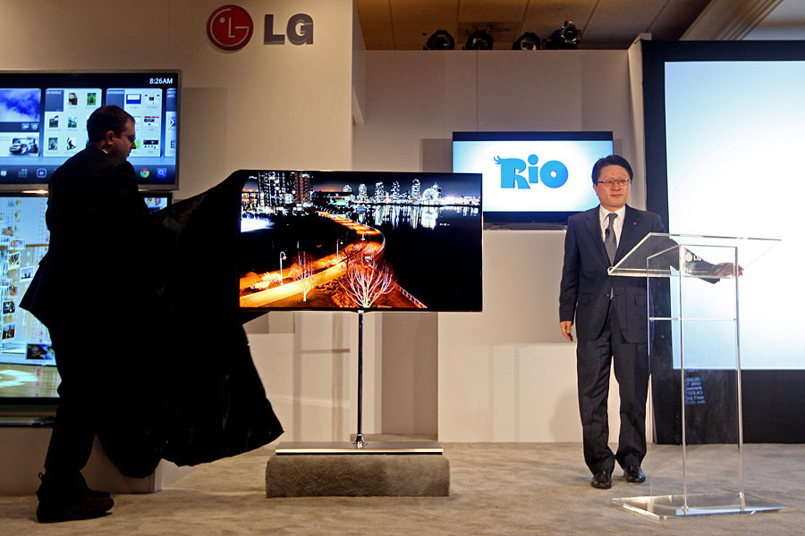 LG Cinema 3D Smart TV at CES 2012