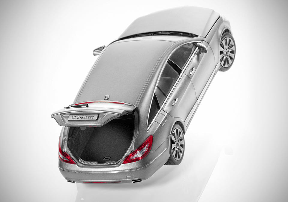 Mercedes-Benz CLS Shooting Brake 1:18 Scale in design magno allanite grey