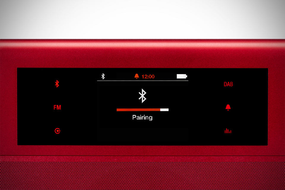 Geneva Sound Systems WorldRadio - Red close-up