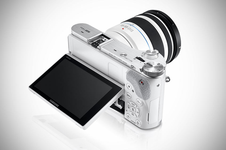 Samsung NX300 Smart Camera - White