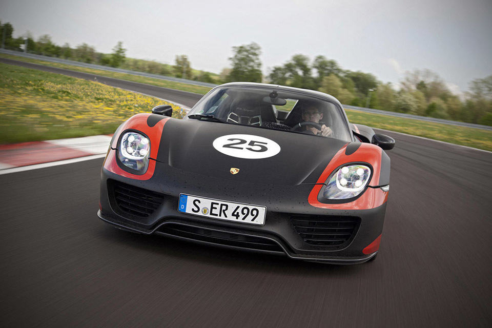 2015 Porsche 918 Spyder Hybrid Supercar Goes Official