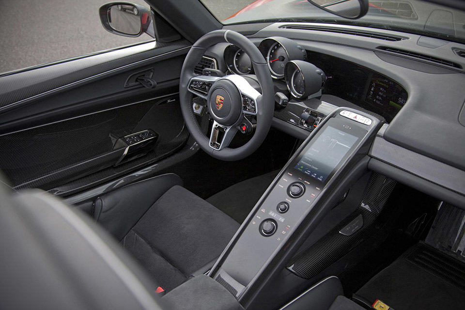 2015 Porsche 918 Spyder Hybrid Supercar Goes Official