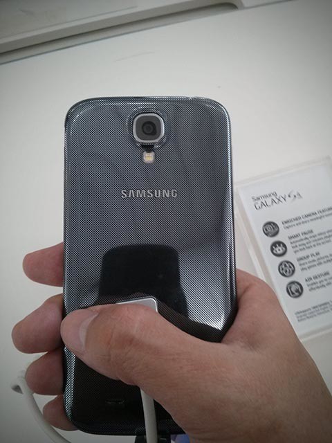 A Quick Look: Samsung GALAXY S4 - Back