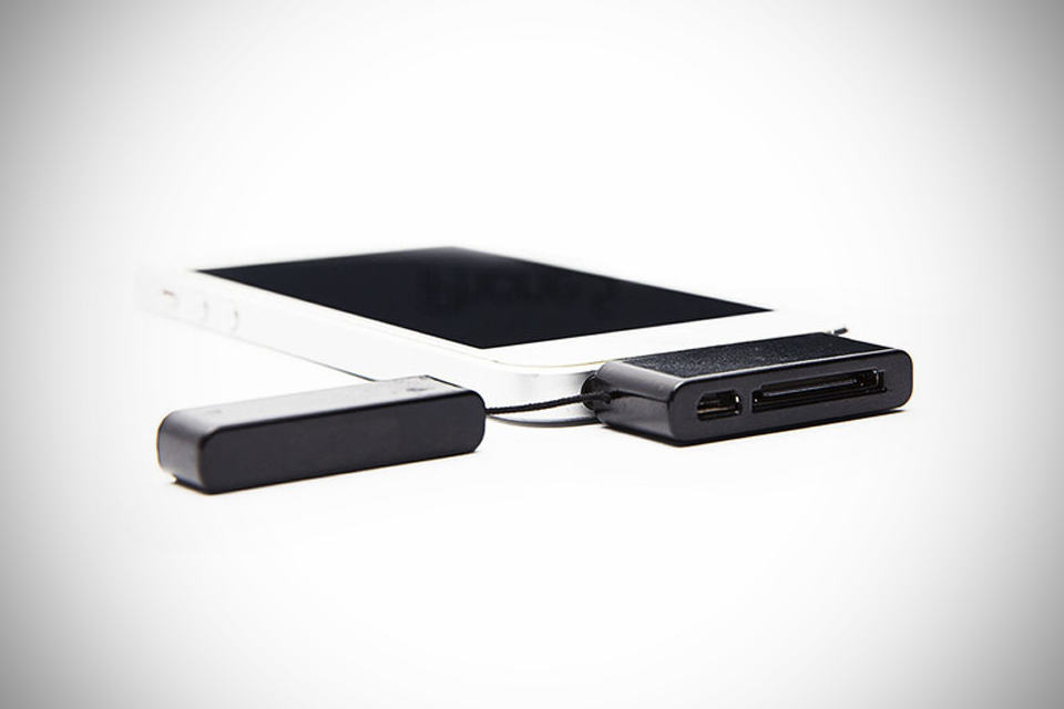 Arriba Adapter - charging solution for iPhone 5
