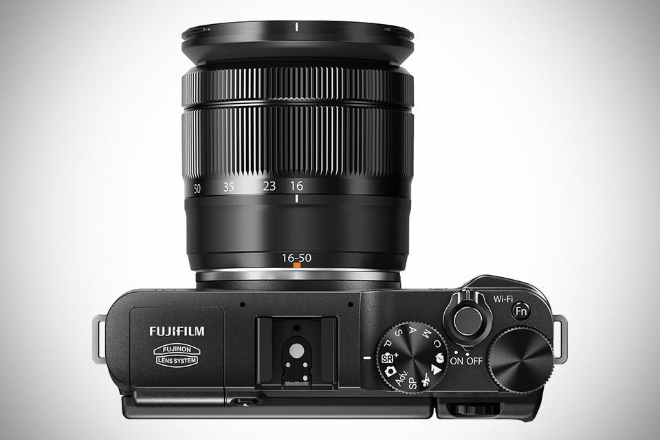 FUJIFILM X-M1 Compact System Camera 16-50mm Lens