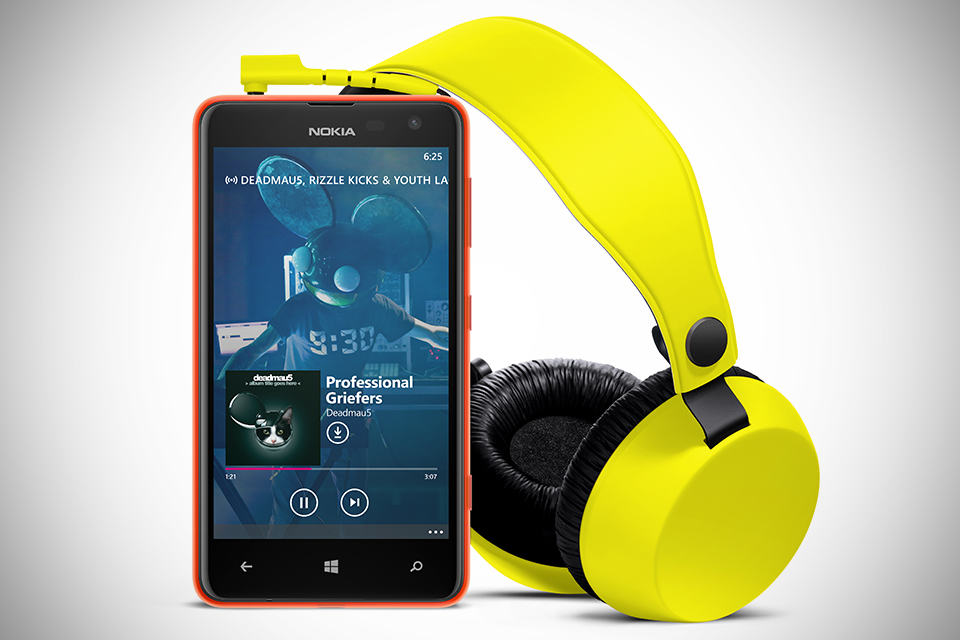 Nokia Lumia 625 Windows Phone - with headphone