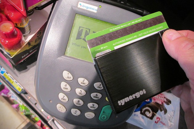 Synergos Minimalist Wallet with USB Flash Drive