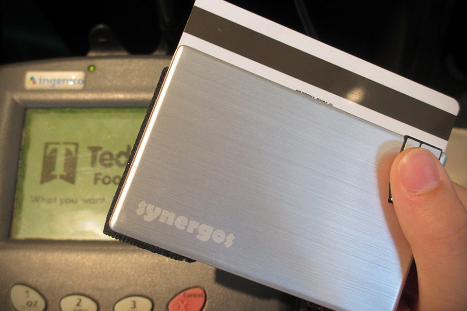 Synergos Minimalist Wallet with USB Flash Drive