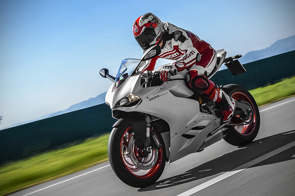 2014 Ducati 899 Panigale Superbike - Arctic White on Road