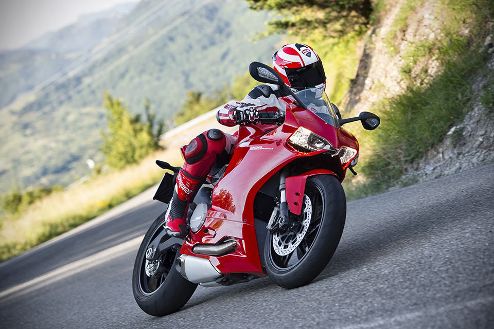 2014 Ducati 899 Panigale Superbike - Ducati Red on Road