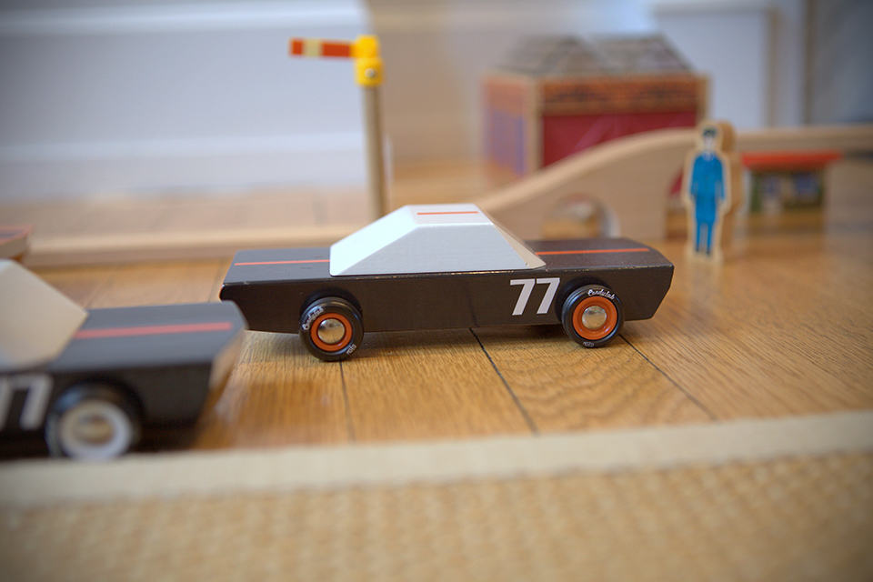 MO-TO Modern Vintage Toy Cars - Play Time