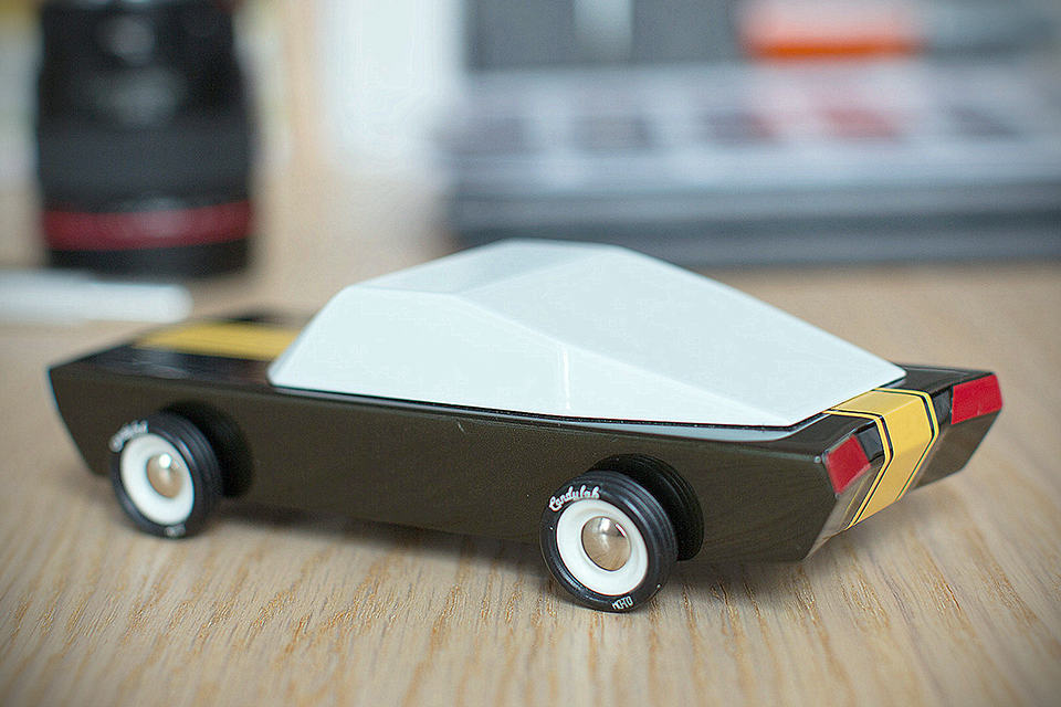 MO-TO Modern Vintage Toy Cars - Sharpfin