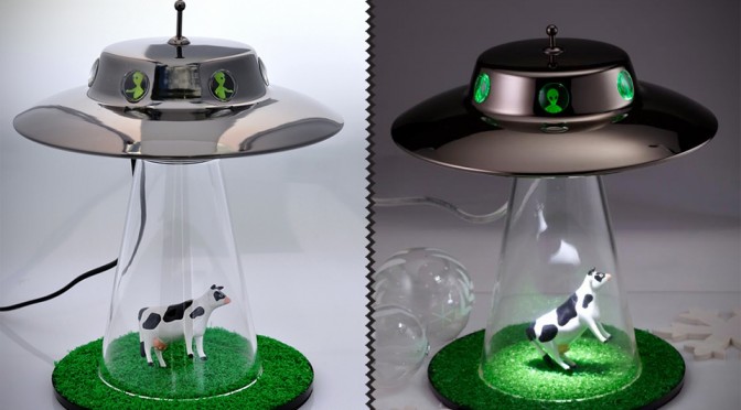 UFO LAMP Alien Cow Abduction Outer Silver Space Saucer Light Farm Country Scene 
