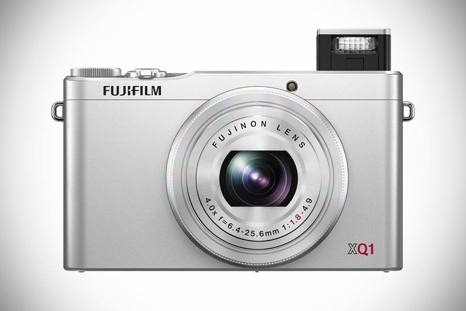 FUJIFILM XQ1 Compact Camera