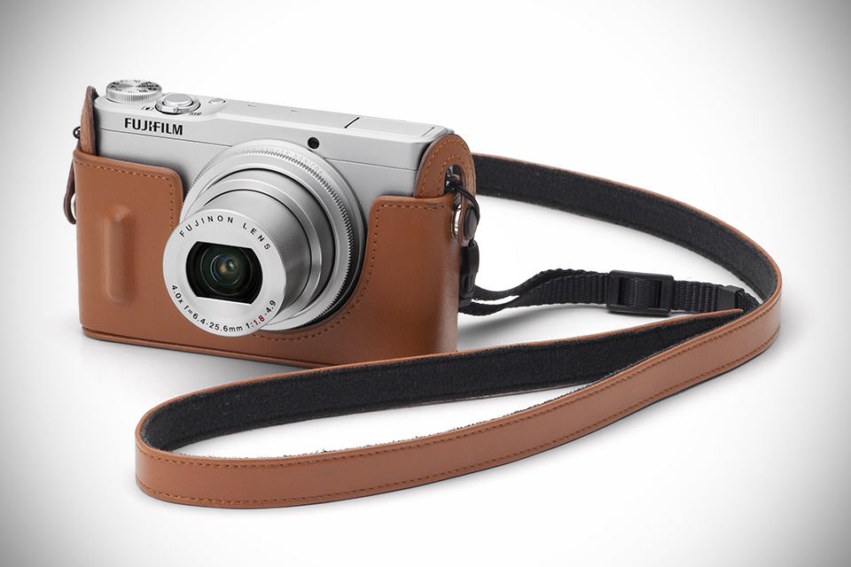 FUJIFILM XQ1 Compact Camera