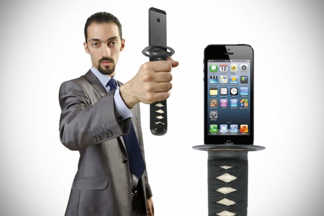 KATANA Hilt Holds Your iPhone and Charges Too
