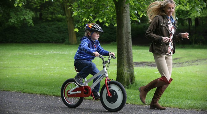 Say Bye To Falling Over And Training Wheels With This Self-Balancing ... - Jyrobike Auto Balance Bicycle 672x372