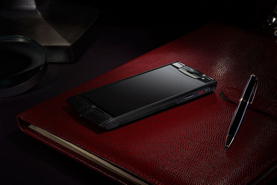 Vertu Signature Touch Luxury Smartphone