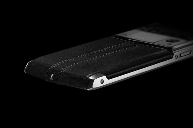 Vertu Signature Touch Luxury Smartphone