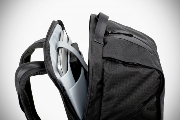 Aer Duffle Pack Transitions From Work To Gym Seamlessly, So You Don't ...