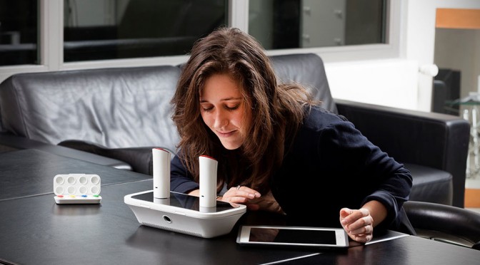 oPhone DUO Scent-based Mobile Messaging