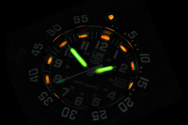 SureFire 2211 Luminox WristLight