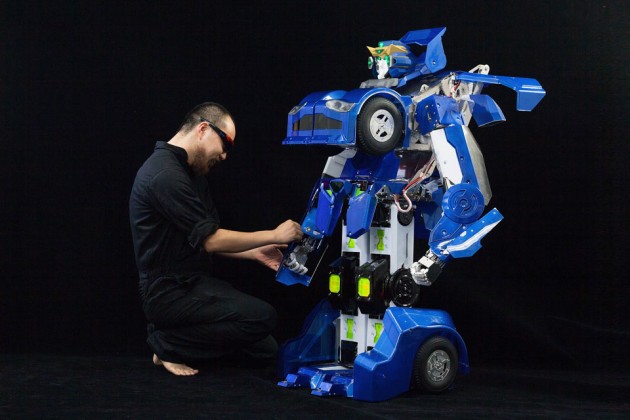 J-Deite Quarter Transforming Robot