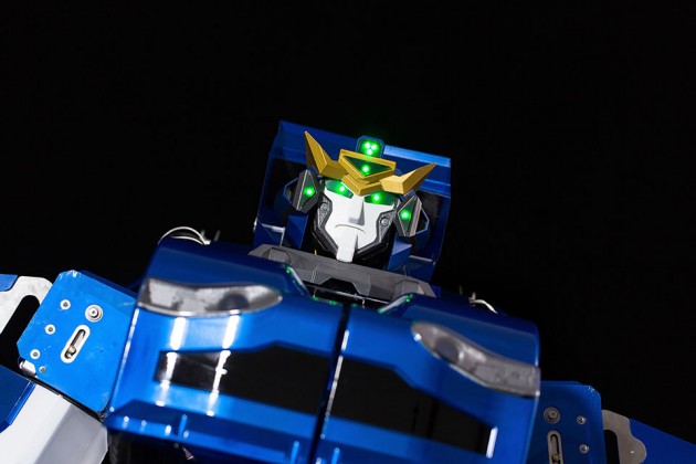 J-Deite Quarter Transforming Robot