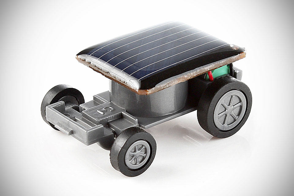 tiny-solar-powered-toy-car-will-keep-on-going-as-long-as-there-is