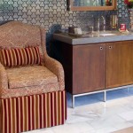 What??? This Luxurious Victorian Style Chair Is Actually a Toilet In Disguise?
