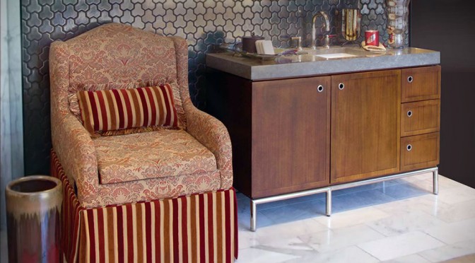 ToilèChic Luxurious Toilet Chair