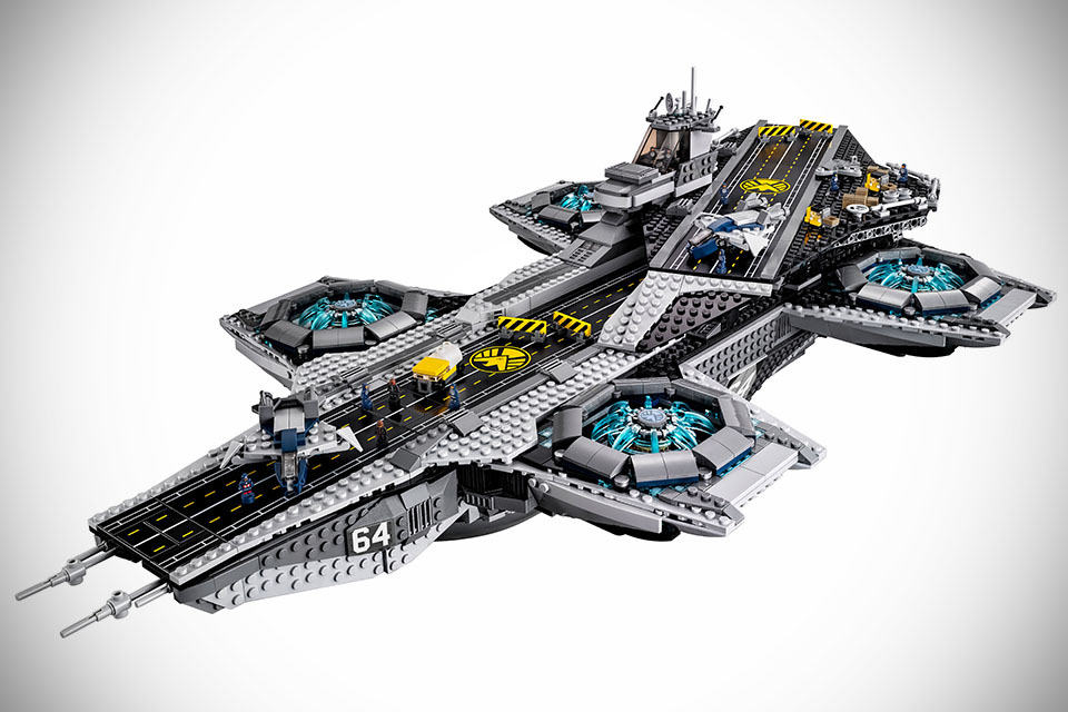 official-lego-marvel-superheroes-the-shield-helicarrier-has-2-995-pieces-available-from-march
