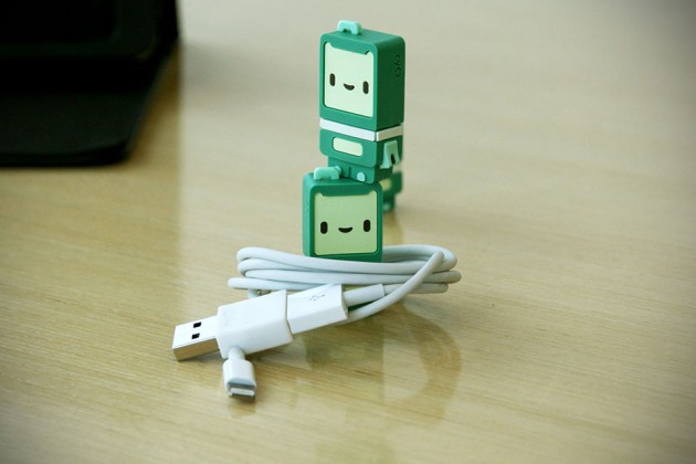 Ryo Reversible USB Adapter and Kushi Reversible USB Flash Drive