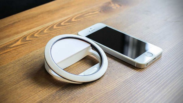 Kira Ring Light for Smartphone by Julie Watai