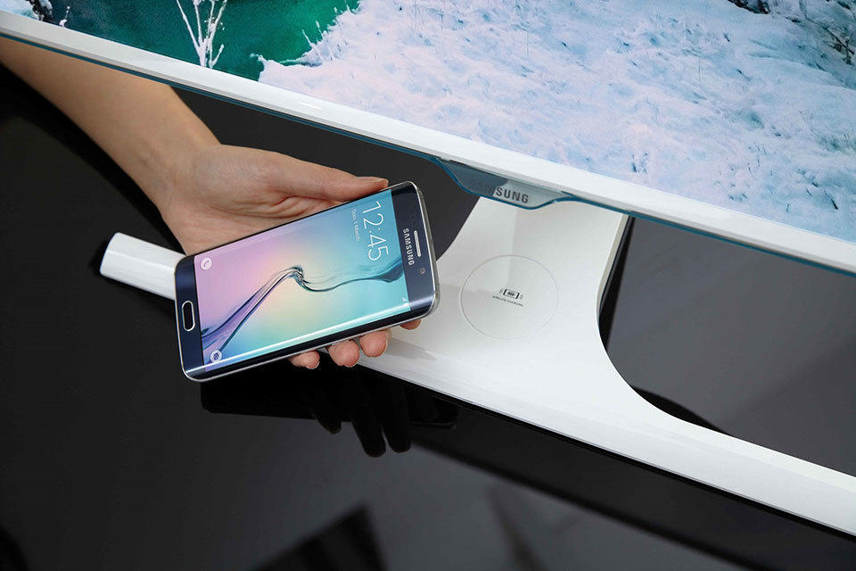 Samsung SE370 Smartphone Wireless Charging Monitor