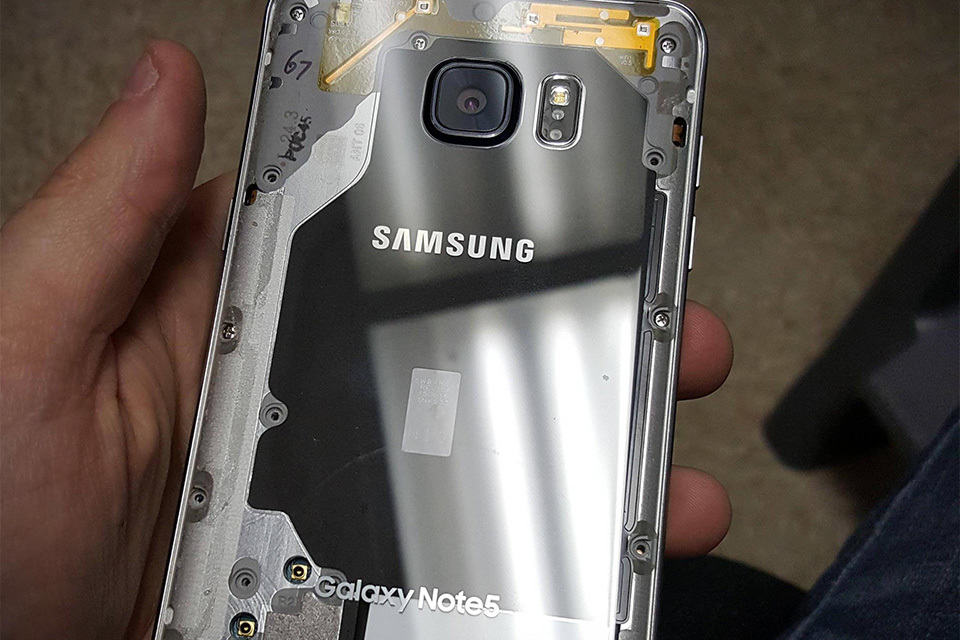 Transparent Galaxy Note 5 is Strangely Alluring and Uber Geeky | SHOUTS