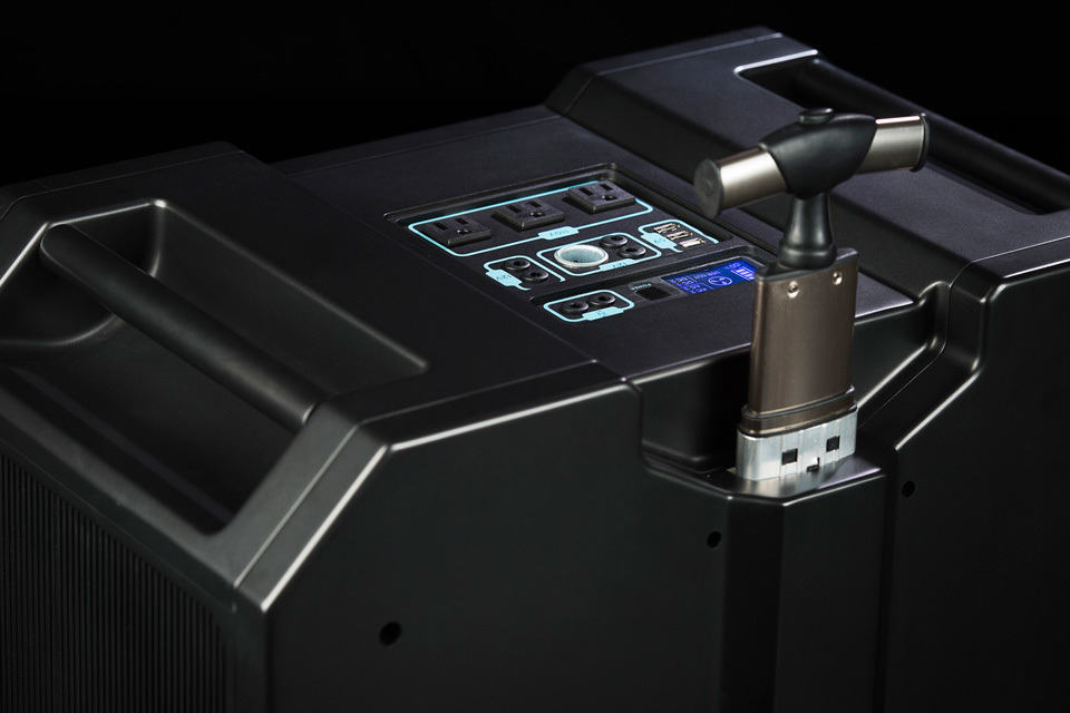 This Is The World’s First Solar Power Generator With Swappable Battery